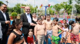 YÜREĞİR BELEDİYESİ SU OYUN PARKLARI YAZ SEZONUNU AÇTI