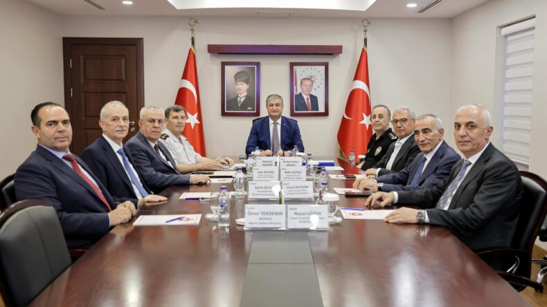 VALİ MUSTAFA YAVUZ ODA, BORSA VE BİRLİK BAŞKANLARIYLA BİR ARAYA GELDİ