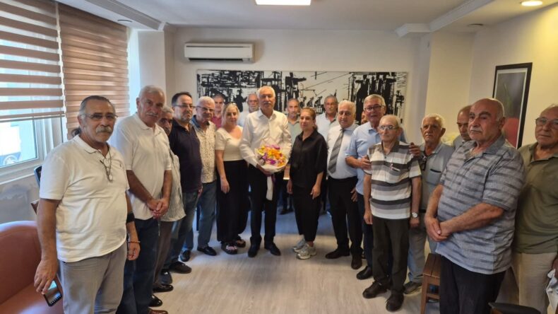 ANADOLU EMEKLİLER DERNEĞİ’NDEN ZEYDAN KARALAR’A GEÇMİŞ OLSUN ZİYARETİ