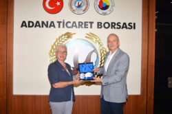 ADANA TİCARET BORSASI’NDA KADINLARIN İŞ DÜNYASINDAKİ YERİ VE İŞKAD’IN GİRİŞİMCİLİK ÖDÜLLERİ KONUŞULDU