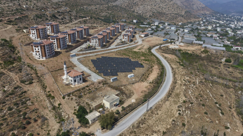 BÜYÜKŞEHİR’DEN AYDINCIK’TA HEM ÜRETİCİYE VE HEM DE VATANDAŞA KONFORLU ULAŞIM