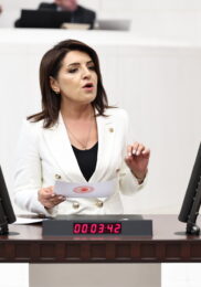 CHP’Lİ GÜLCAN KIŞ: “DÜNYA ÜLKELERİ ÜRETİCİSİNİ KORUYOR, AKP ANAMURLU ÜRETİCİYİ İTHALATA TESLİM EDİYOR”