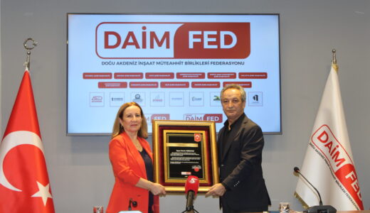 “ÜSTÜN HİZMET ŞEREF BELGESİ’NİN İLK SAHİBİ NESRİN VURSAVUŞ OLDU