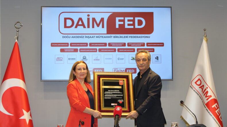 “ÜSTÜN HİZMET ŞEREF BELGESİ’NİN İLK SAHİBİ NESRİN VURSAVUŞ OLDU