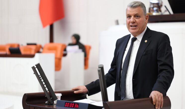 “UYGULAMALI VE ARAŞTIRMA ÇİFTÇİLİĞİ’NDE VE ARAŞTIRMA ÇİFTÇİLİĞİ’NDE KRİZ SÜRÜYOR”