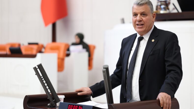 “UYGULAMALI VE ARAŞTIRMA ÇİFTÇİLİĞİ’NDE VE ARAŞTIRMA ÇİFTÇİLİĞİ’NDE KRİZ SÜRÜYOR”