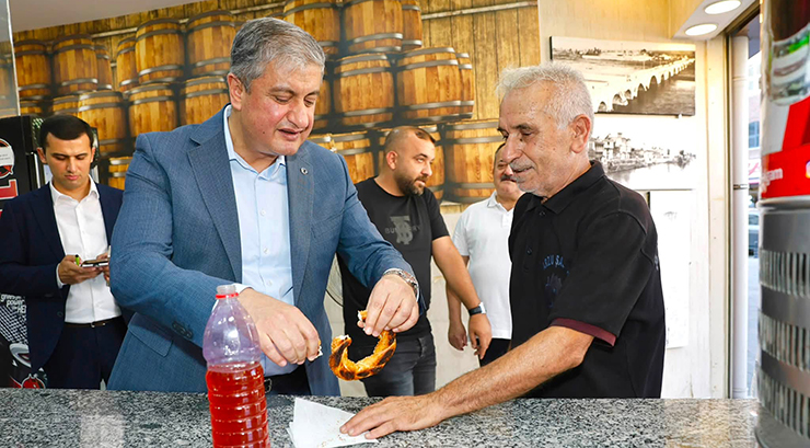 VALİ MUSTAFA YAVUZ SEYHAN’DA ESNAFIMIZI ZİYARET ETTİ