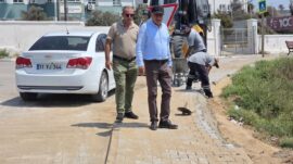 BAŞKAN ERDİNÇ ALTIOK SAHADA- YOLLAR, KALDIRIMLAR YENİLENİYOR