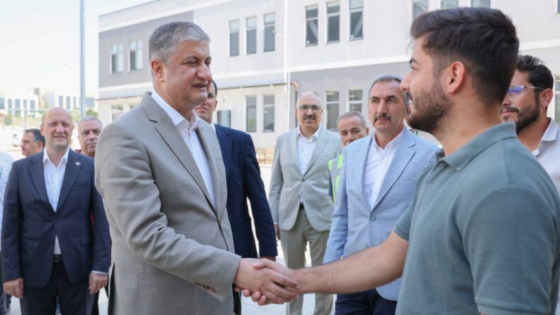 VALİ MUSTAFA YAVUZ’DAN YAPIMI TAMAMLANAN ÖĞRENCİ YURDUNA İNCELEME ZİYARETİ