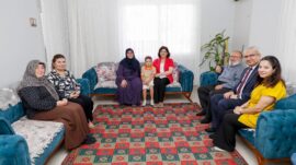 SÜREYYA YAVUZ ŞEHİTLERİMİZİN AİLELERİNİ ZİYARET ETTİ
