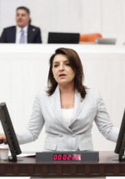 GÜLCAN KIŞ’TAN “OKULA DÖNÜŞ” ALARMI: EYLÜL VELİNİN DERT AYI OLDU
