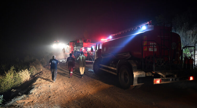 MERSİN BÜYÜKŞEHİR’DEN BOZYAZI’DAKİ ORMAN YANGINI İLE MÜCADELEYE KESİNTİSİZ DESTEK