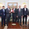 VALİ YAVUZ TÜRK SİLAHLI KUVVETLERİNİ GÜÇLENDİRME VAKFININ ALTIN MADALYASINI TAKDİM ETTİ