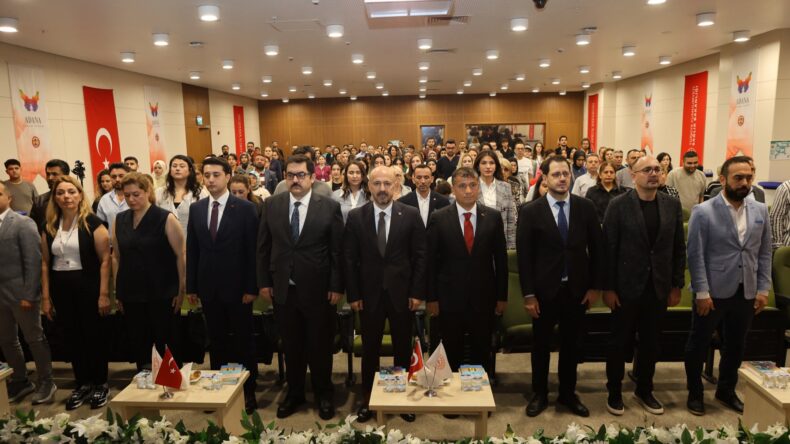 HALİL NACAR, OTİZM ZİRVESİNDE KONUŞTU 