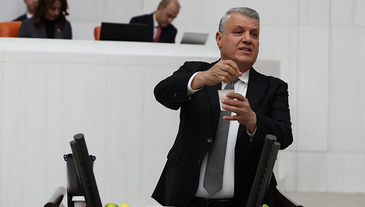 KÜRSÜYE LİMONLA ÇIKTI, ACI GERÇEKLERİ HAYKIRDI!